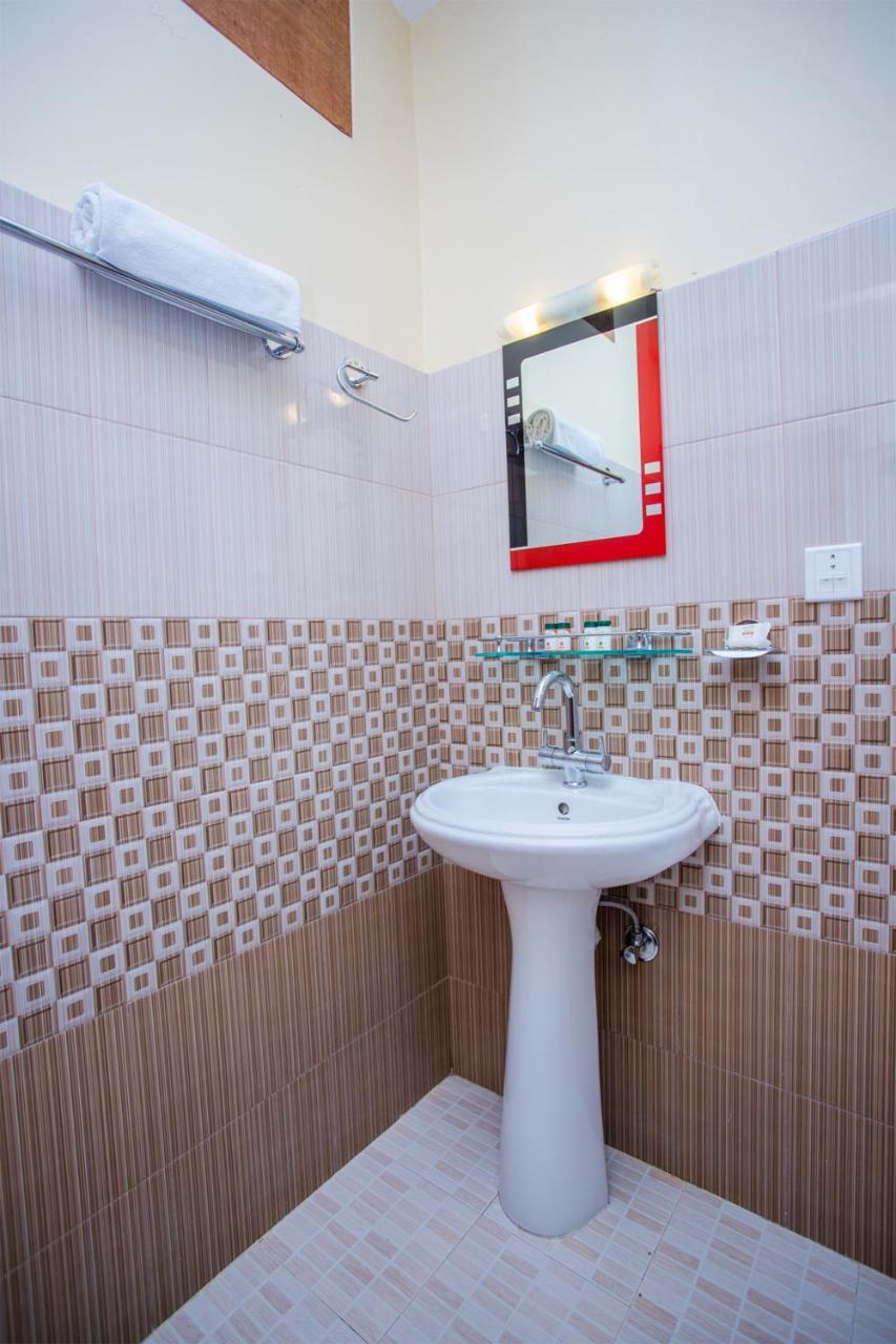 Silver Sky Hotel Покхара Экстерьер фото