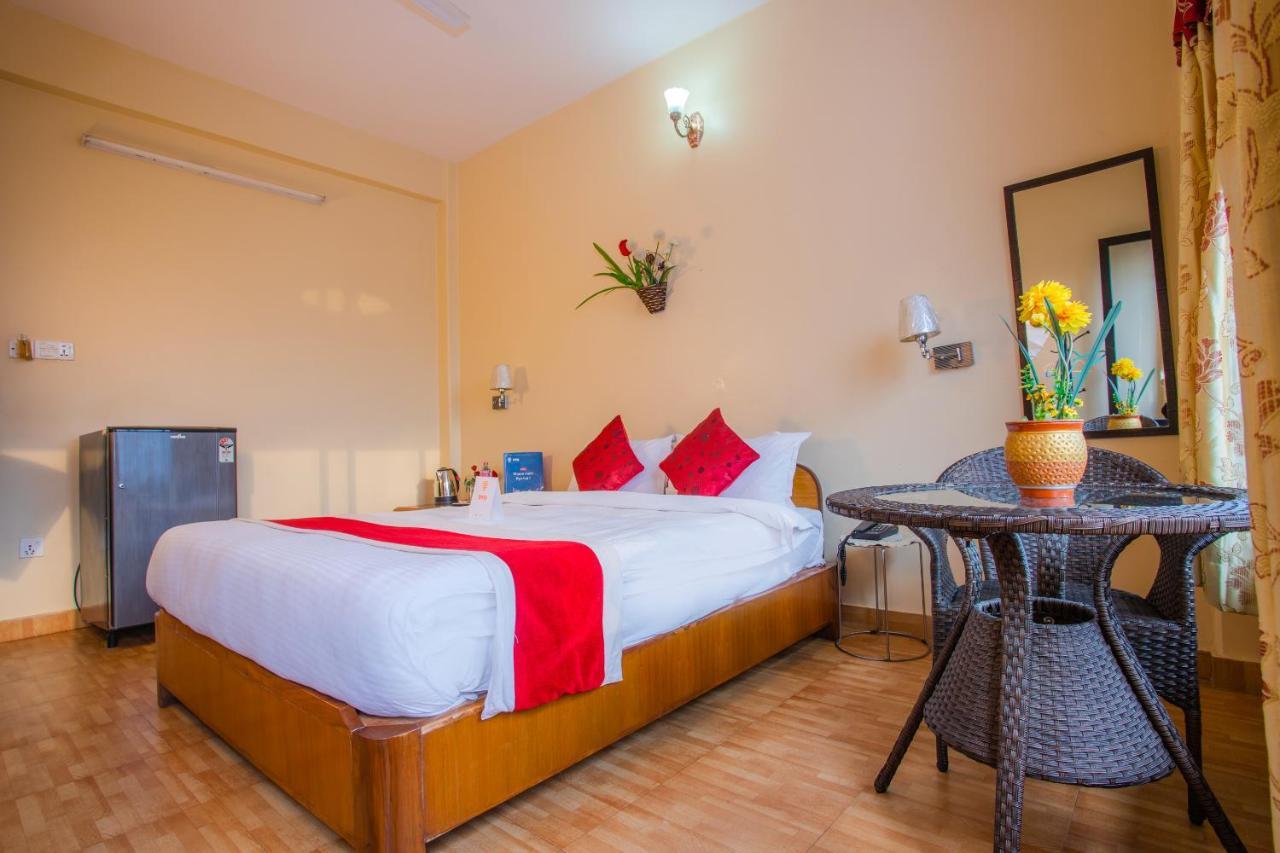 Silver Sky Hotel Покхара Экстерьер фото